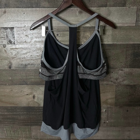 SOLD Nike Sportswear Tank With Built in Sportsbra 1X - Picture 2 of 2